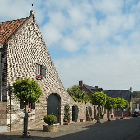 Het Gildehuis Met Sauna En Jacuzzi Stevensweert Exterior photo