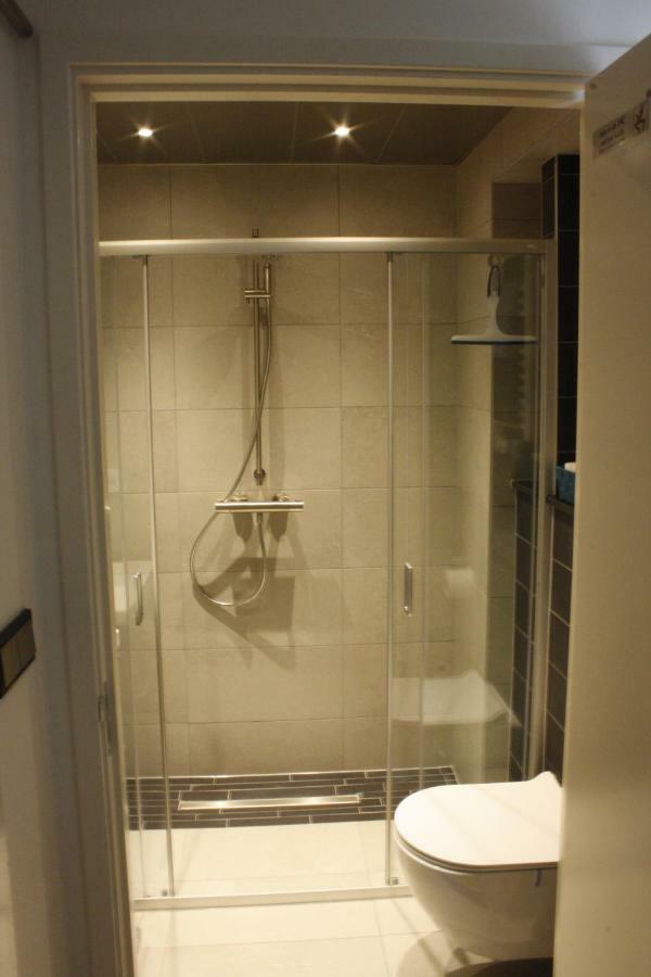 Het Gildehuis Met Sauna En Jacuzzi Stevensweert Exterior photo